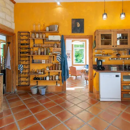 Domaine La Cournonsecoise Hotel 4*